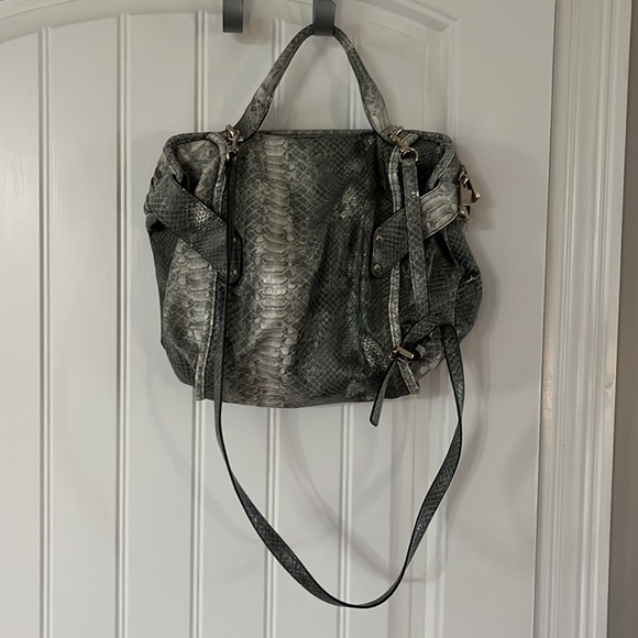 Crossbody grey snake print Guess purse - Picture 3 of 5